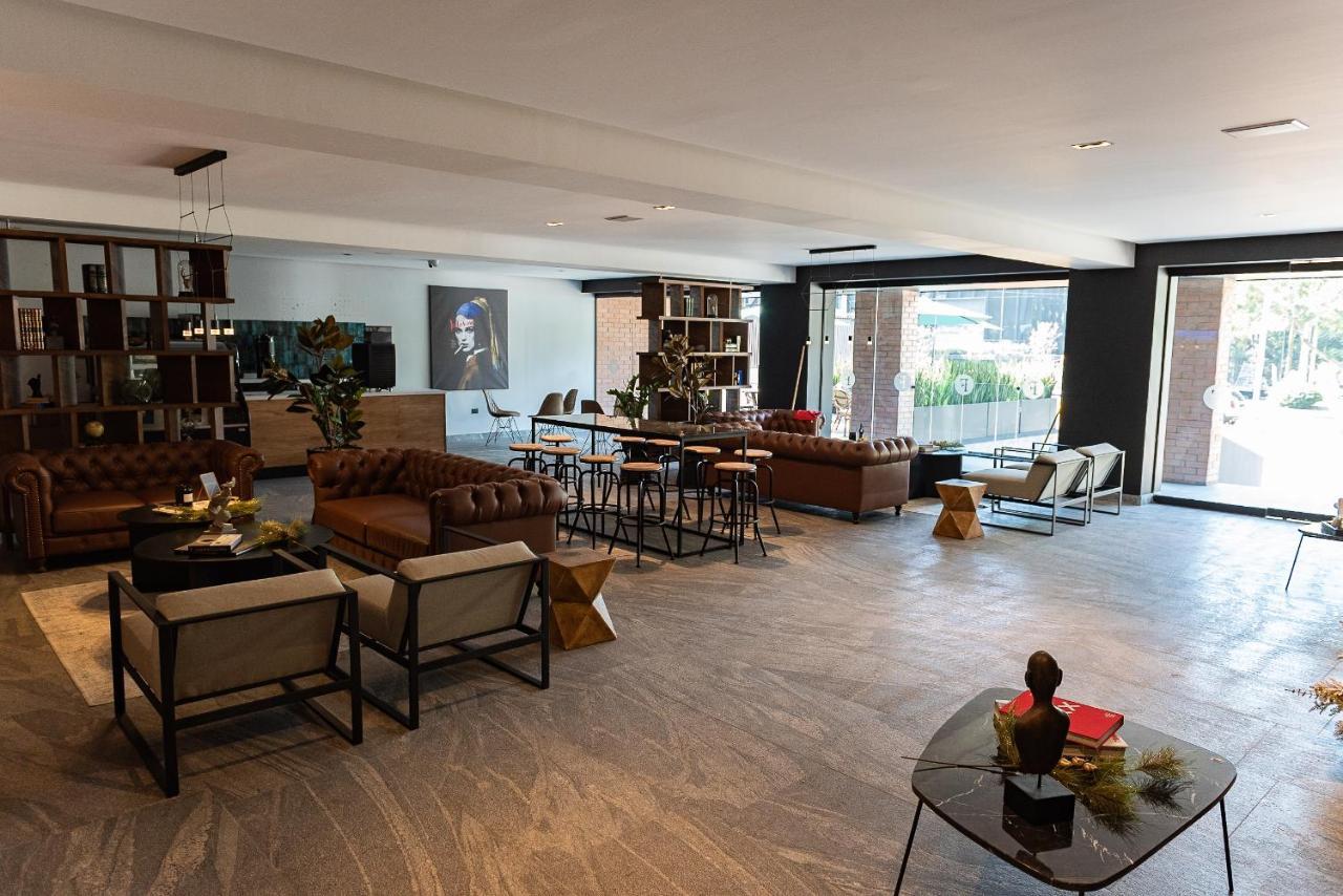 Fulton Business Luxury Hotel กัวดาลาฮารา ภายนอก รูปภาพ